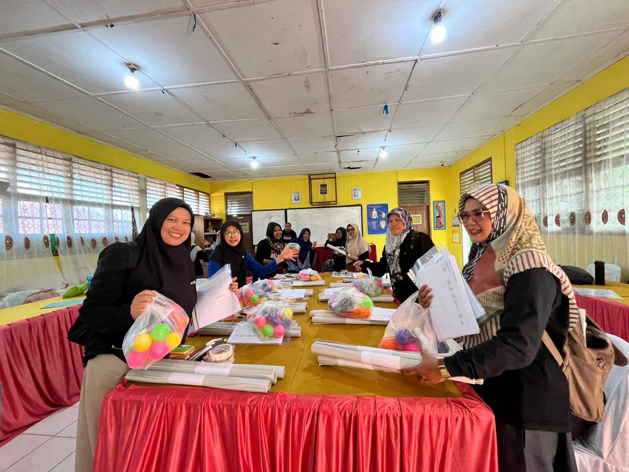 Kegiatan lokakarya 1 program pendidikan Sekolah penggerak angkatan 3 di SMP N 5 guntal tanggal 29 me - (Ada 0 foto)